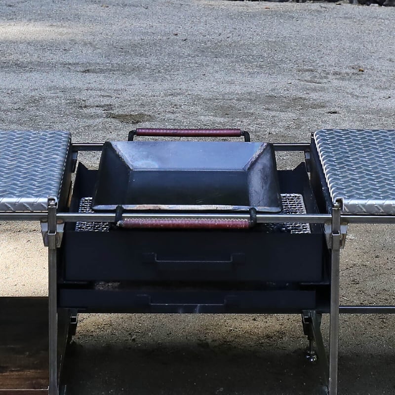 新品 なが～く使える 本格プロ仕様の鉄板 極厚６ミリmm 鉄板 ３辺フチ 持手付 新品 なが～く使える 本格プロ仕様の鉄板 極厚6ミリmm 鉄板