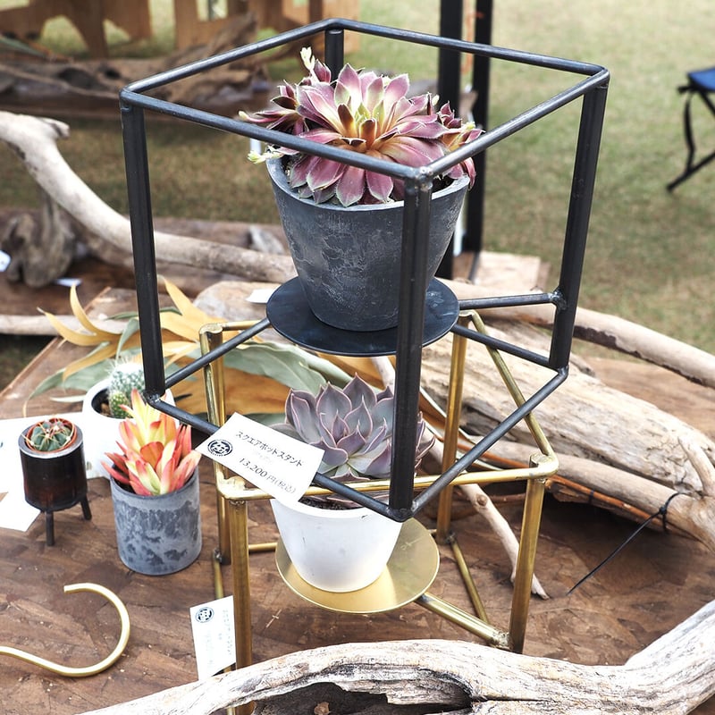 スクエアポッドスタンド（真鍮01） | OUTIL CRAFTS【ウティクラフト