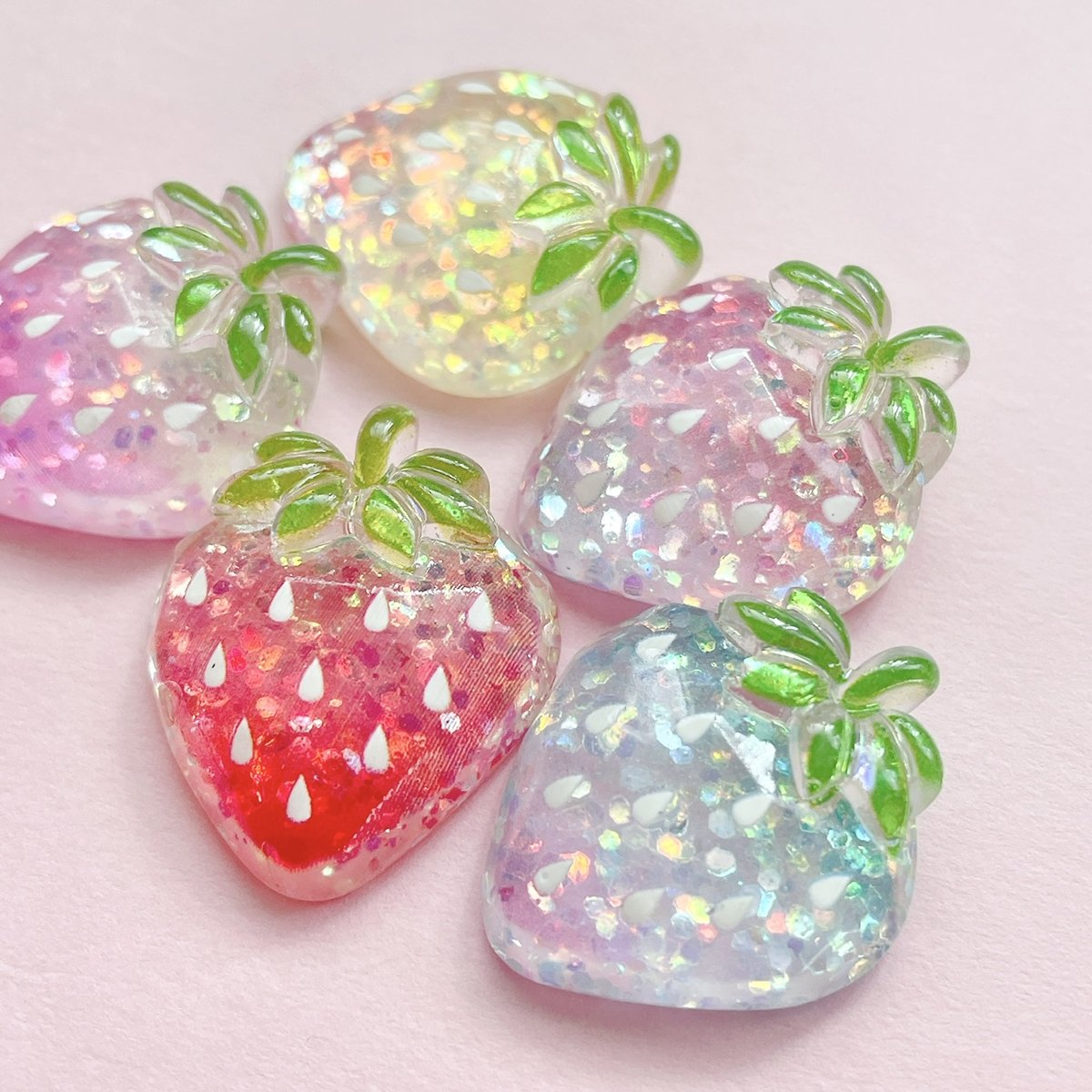 キラキラ⭐️　いちご キラキラ輝くかわいいイチゴたち🍓 ひなたいちご園のいちごは安定の