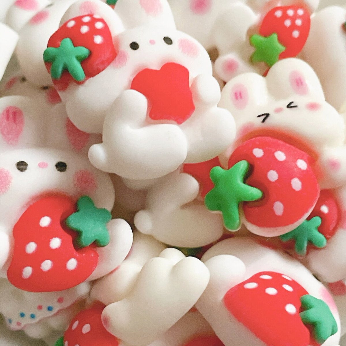 いちごキラキラうさぎちゃん♡5センチパッチンピン