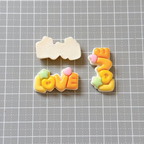 【B品＋良品20個】カラフルLoveロゴ【111】
