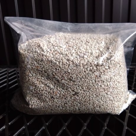 ゼオライト 約1kg 仁木ゼオライト 硬質ゼオライト 塊根植物 多肉植物 アガベ