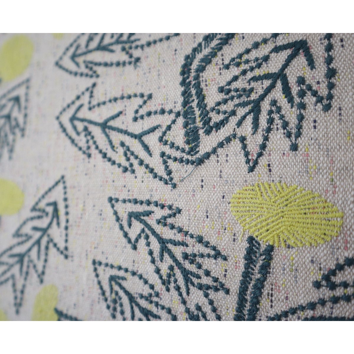 ファブリックパネル　ミナペルホネン　シンフォニー　丸型　刺繍　プレゼント　北欧 ファブリックパネル ミナペルホネン 丸型 サークル オハヨー