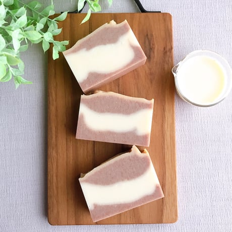 豆乳のあずきみるく〈手作り石鹸〉〈コールドプロセス製法〉