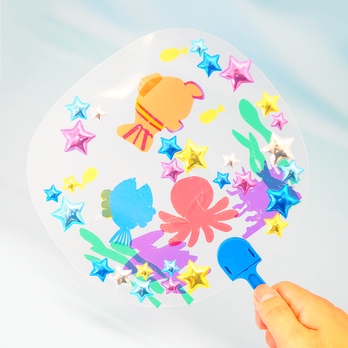 ミンハオ　うちわ　クリアファイルなど Easy] How to make a sparkly transparent fan ♡ [100 yen DIY