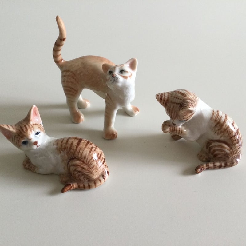 陶器の小猫茶は精品の筆台のテーブルの働物を飾って箇性茶遊びの部品を
