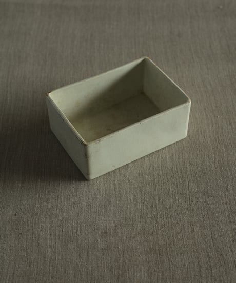 フランスの白い角鉢