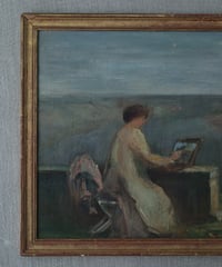 雄大な景色を描く女性、を描いた絵。よく見ると…