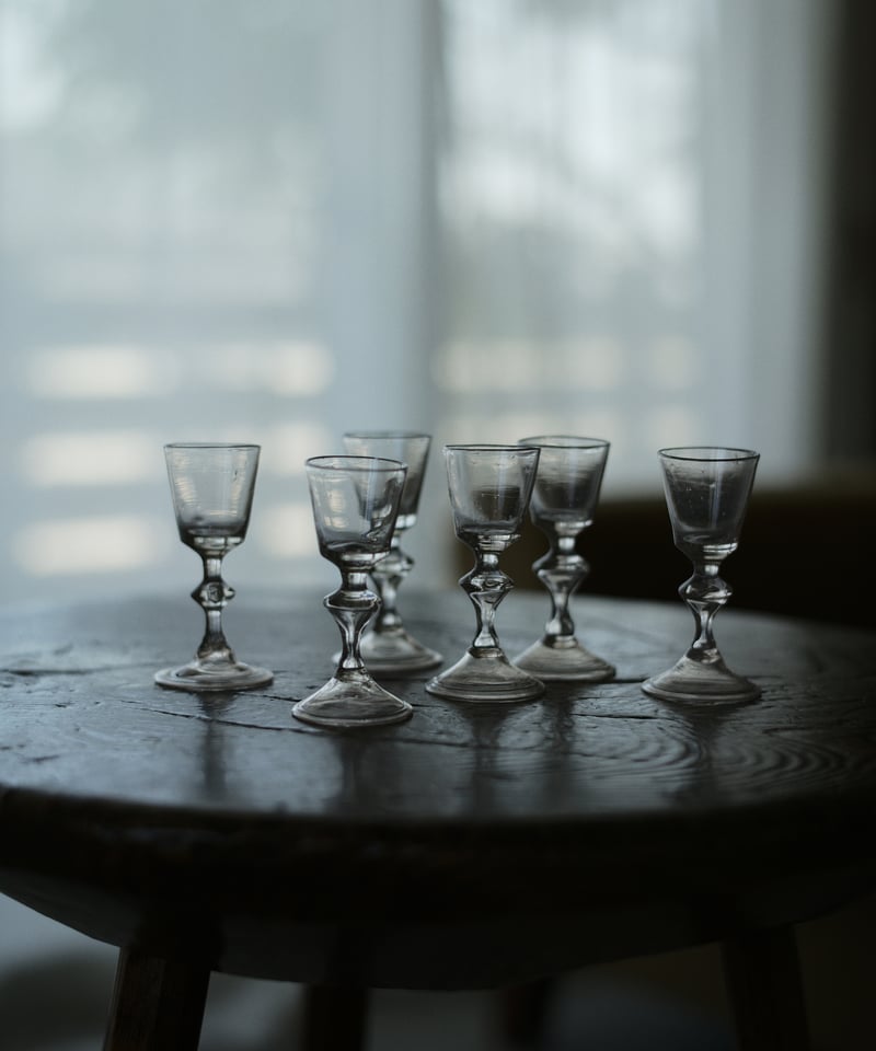 フランス　アンティーク　ハンドペイント　 青色系　バラの柄　高台 フランス アンティーク ハンドペイント 青色系 バラの柄 高台