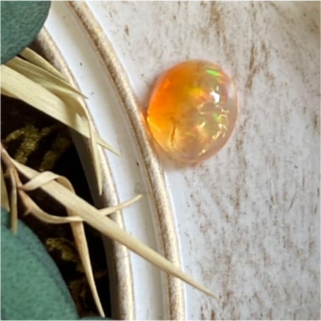【希少】バイカラーメキシコ産天然ファイアーオパール 0.79ct