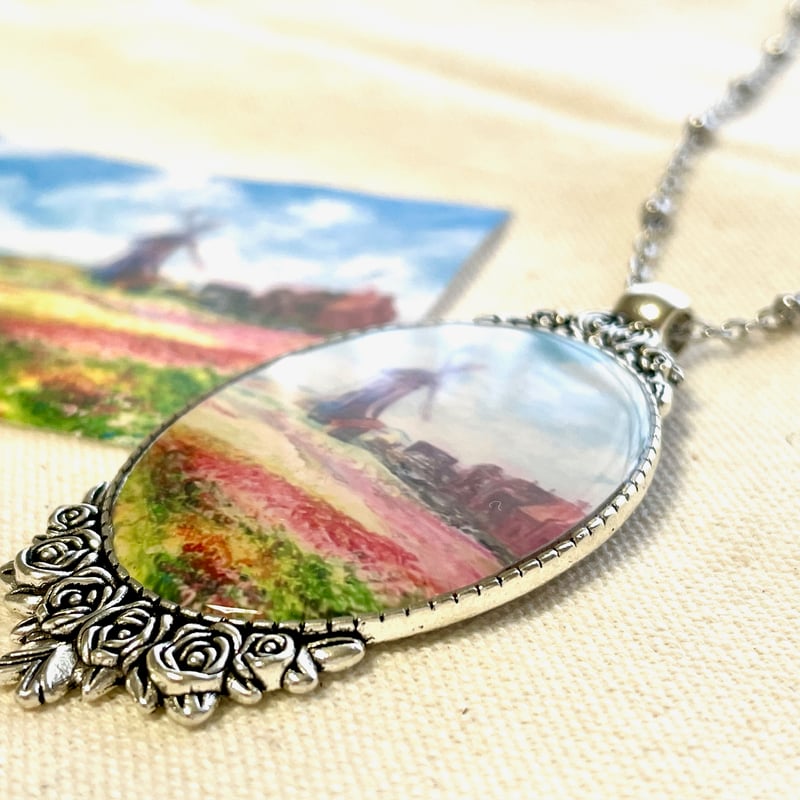 モネ「風車とチューリップ畑」/アンティーク調ローズネックレスL/世界