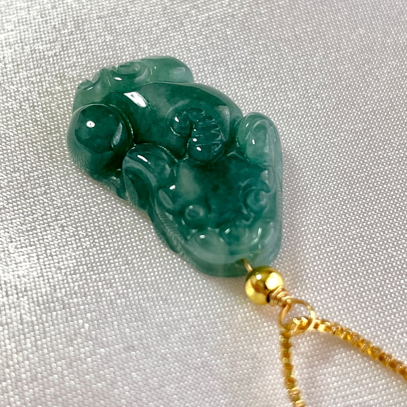 K18チェーン使用】翡翠の貔貅（ひきゅう）ネックレス〈天然石／調整