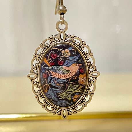【限定1点】ウィリアム・モリス「いちご泥棒」/アンティーク調ピアス
