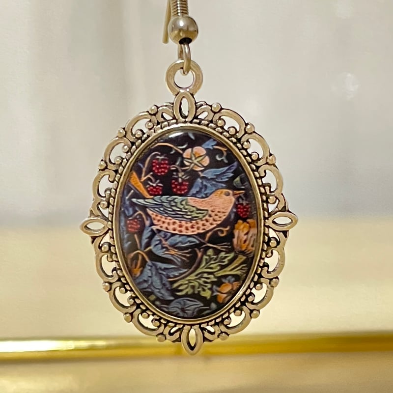 限定1点】ウィリアム・モリス「いちご泥棒」/アンティーク調ピアス