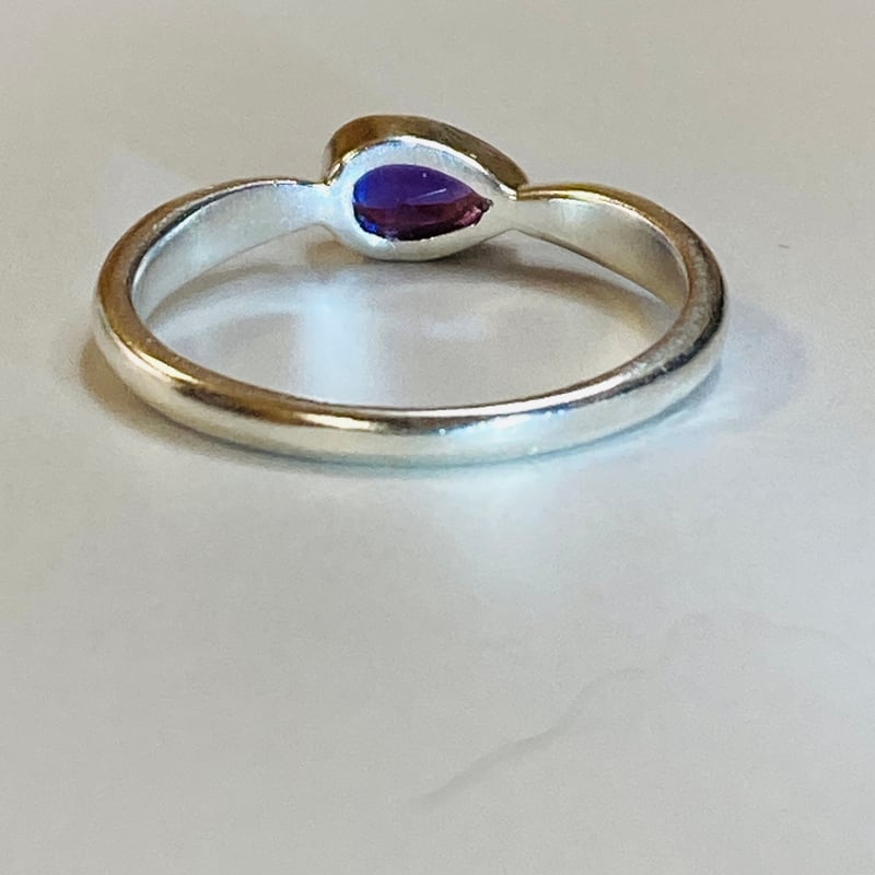 古希祝い 2月誕生石】アメジスト ペアシェイプ 一粒デザインリング/雨