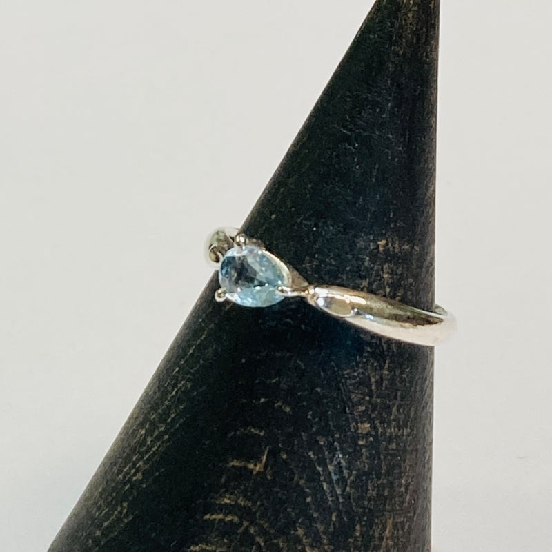 雨のしずくの指輪/スカイブルートパーズ | ジュエリー春日