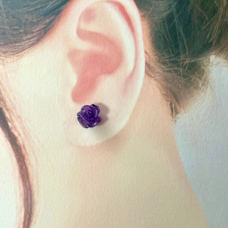 アレルギー対応】天然石薔薇彫刻 アメジストのピアス/サージカル