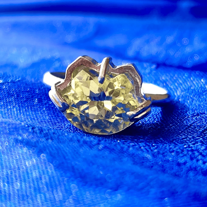 展示品】ねこの匠枠リング|猫カットレモンクォーツ2.79ct 展示品】ねこの匠枠リング|猫カットレモンクォーツ2.79ct