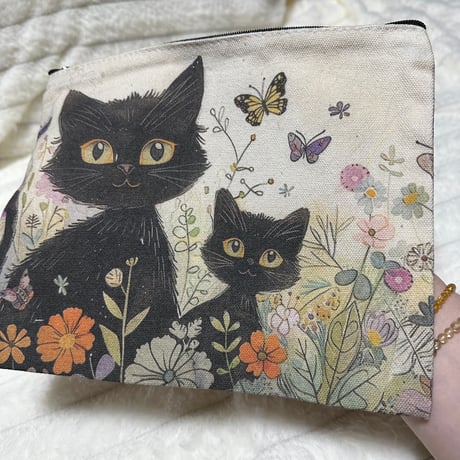 黒猫親子のアートポーチ｜蝶と花が舞う癒しの両面デザイン