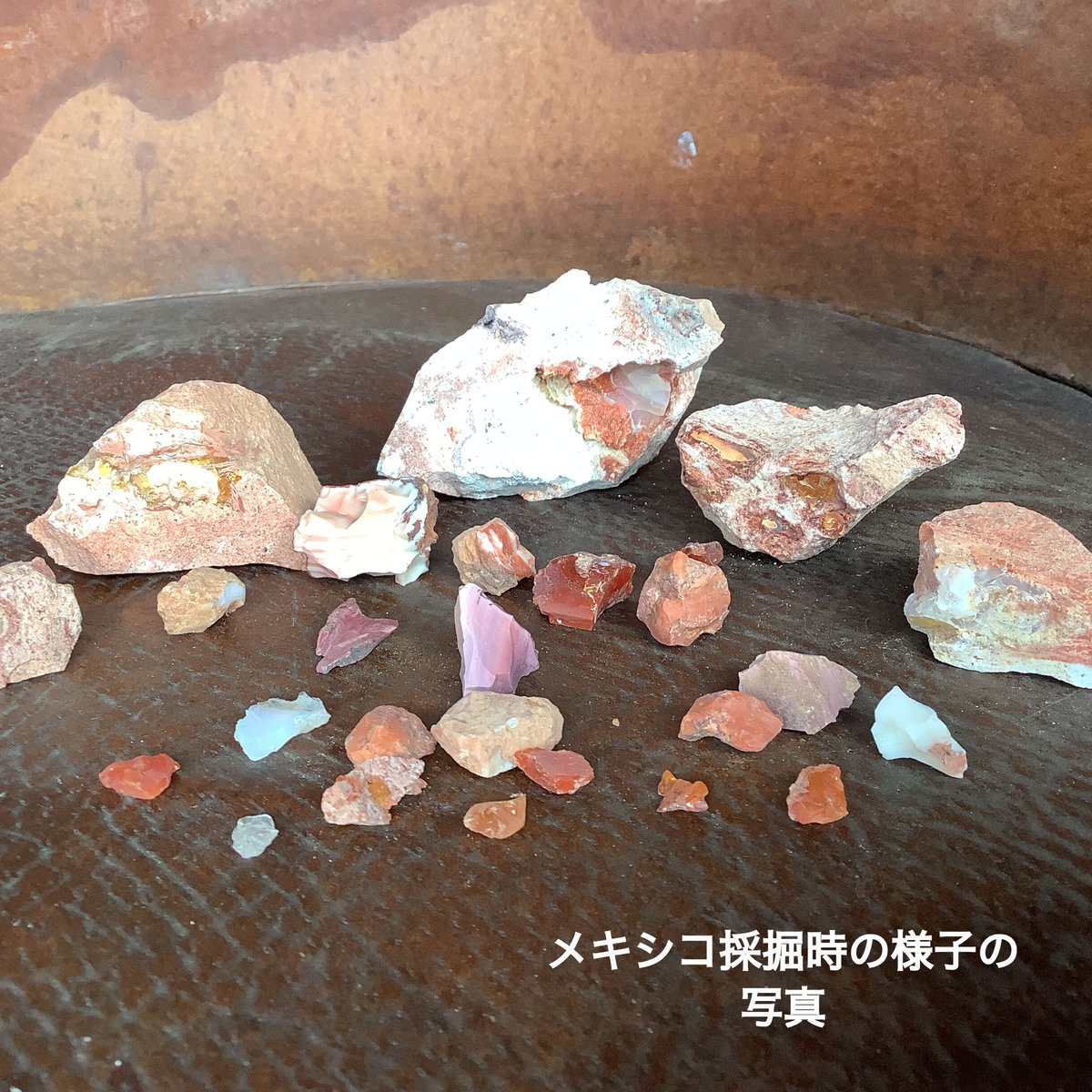 メキシコで採掘した珍しいバイカラーのファイアーオパール メキシコで採掘した珍しいバイカラーのファイアーオパール