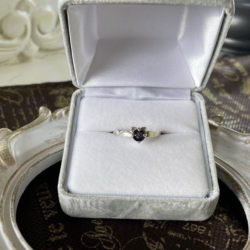 ねこ守りシリーズ】猫ちゃんリング/ガーネット | ジュエリー春日