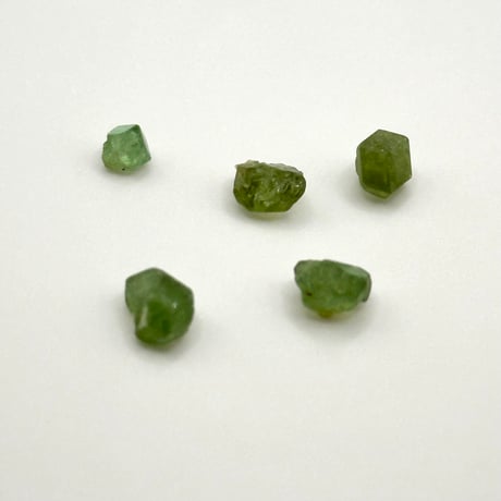 デマントイドガーネット4.3ct 原石未研磨セット