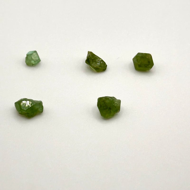 合計0.7ct　デマントイドガーネット　鉱物標本　ルースセット デマントイド ガーネット 宝石 ルース 2．51CT宝石