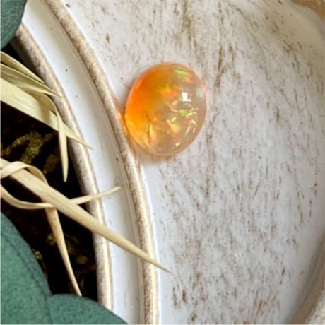 【希少】バイカラーメキシコ産天然ファイアーオパール 0.79ct