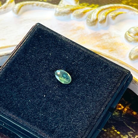 グリーンサファイヤ ルース 0.51ct