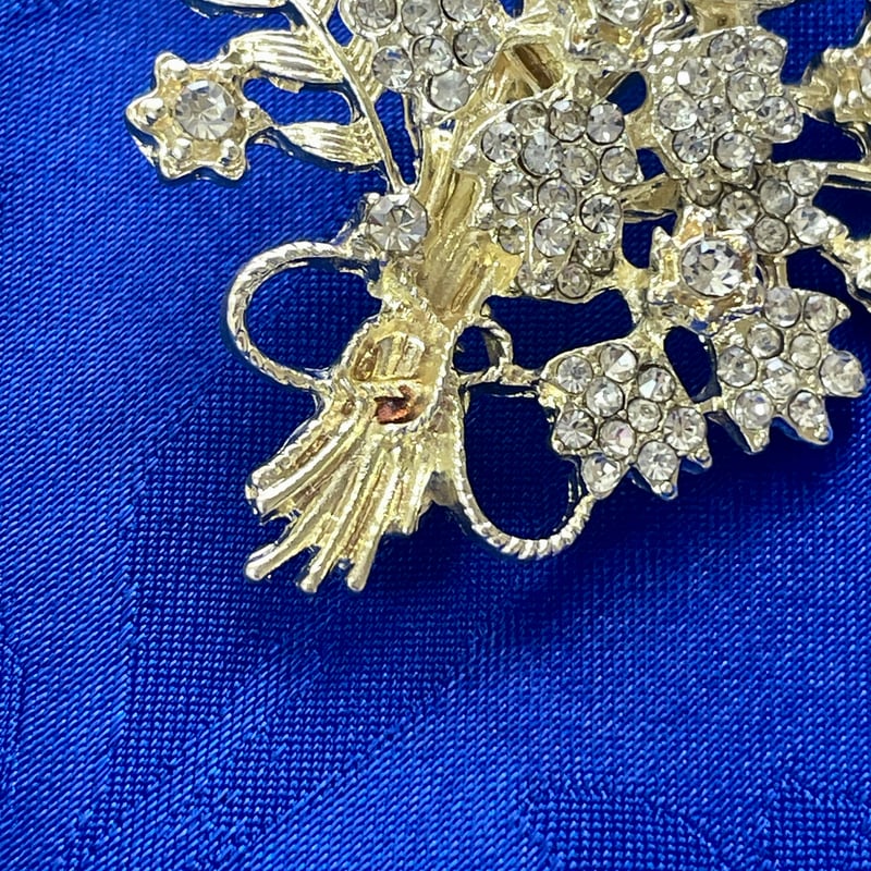 ゴールド花束ブローチ ラインストーン 上品 セレモニーアクセサリー