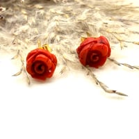 天然石薔薇彫刻 赤珊瑚のスタッドピアス/アレルギー対応