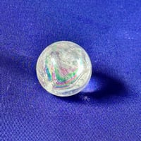 虹入り水晶 丸玉｜浄化と癒しをもたらすクラック水晶パワーストーン