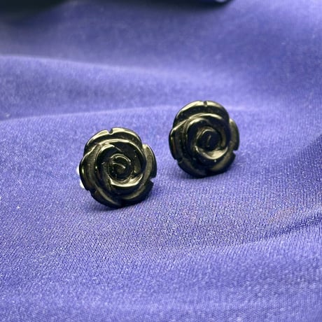 黒薔薇ピアス｜天然石オニキス薔薇ピアス