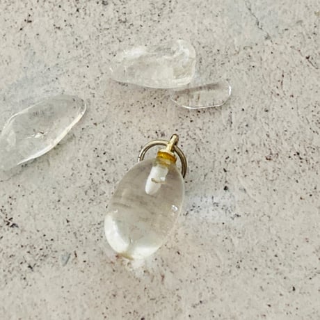 万能パワーストーン『水晶』ティアドロップネックレス