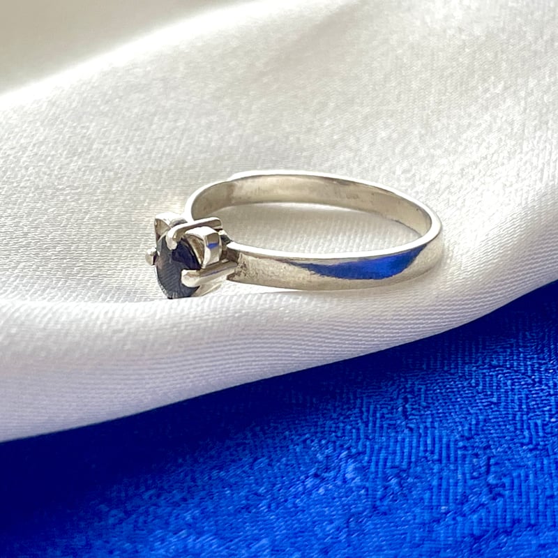 ねこ守りシリーズ】猫ちゃんリング/ガーネット | ジュエリー春日