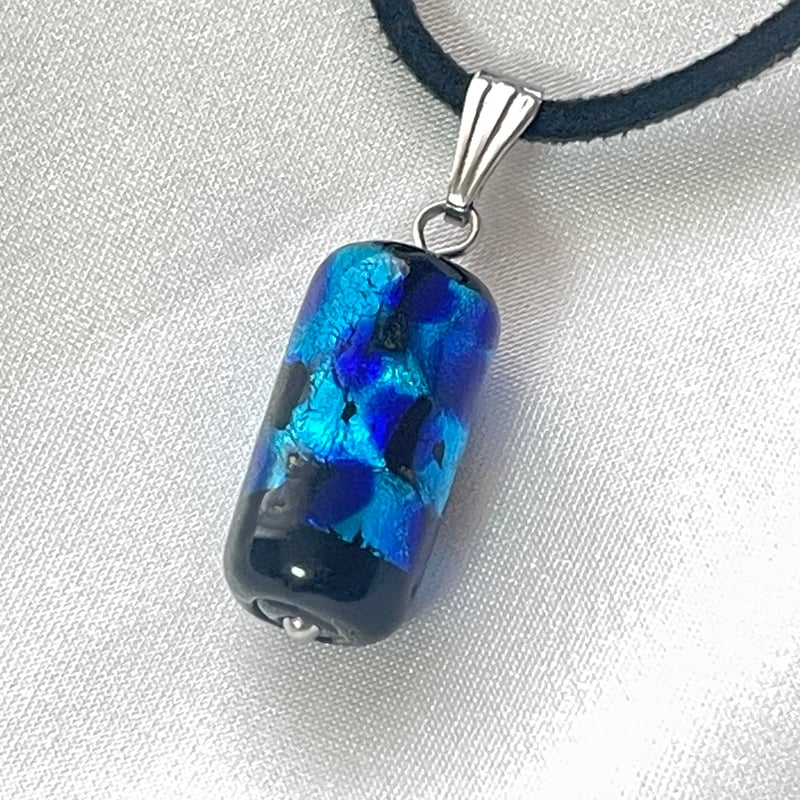 ホタルガラスと水晶の編み込みネックレス ホタルガラスと天然水晶のネックレス - cute stone -