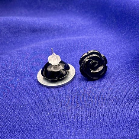 黒薔薇ピアス｜天然石オニキス薔薇ピアス