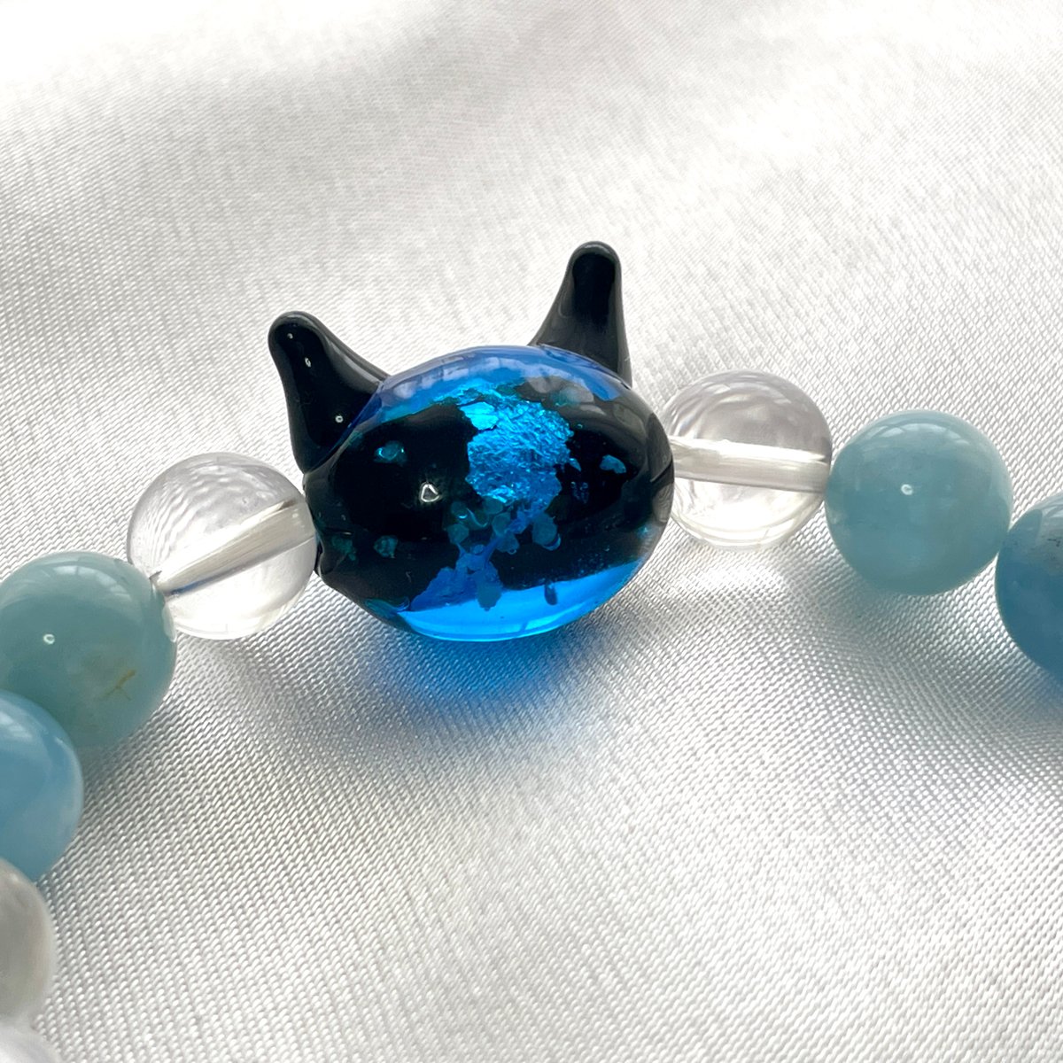 ねこ守りシリーズ】猫玉の天然石ブレスレット/アクアマリン、水晶