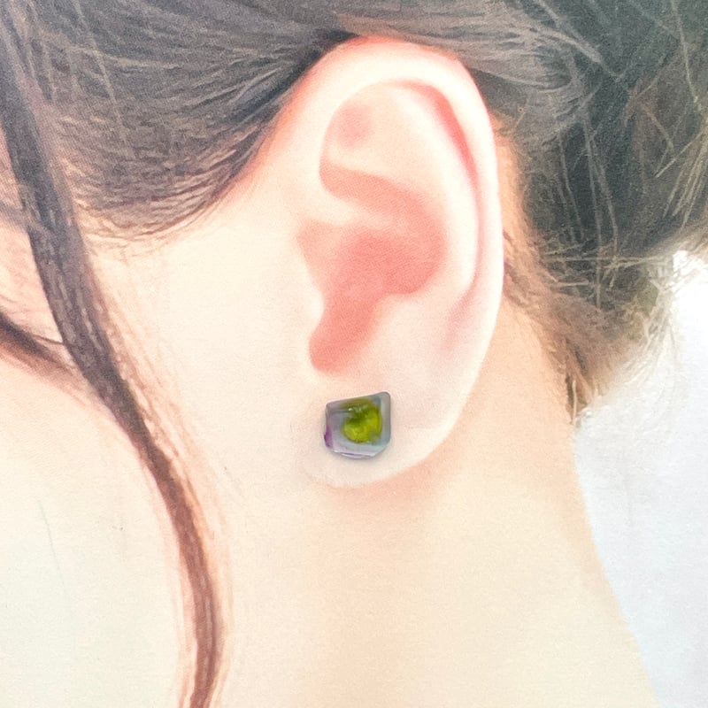 蛍光 フローライトの原石ピアス/マルチカラー | ジュエリー春日