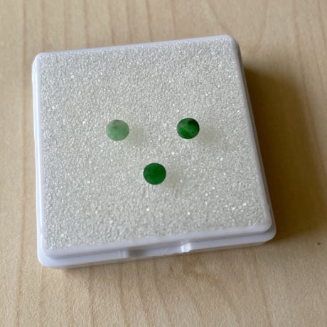 【メレサイズ】ヒスイ3石セット 天然石ルース ラウンド 約3.5mm カボション