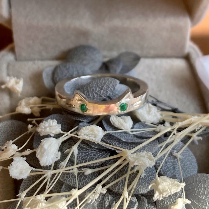 エメラルドの目を持つネコのリング★格安‼️ ねこ守りシリーズ】幸運の目 猫の目リング/エメラルド | ジュエリー春日