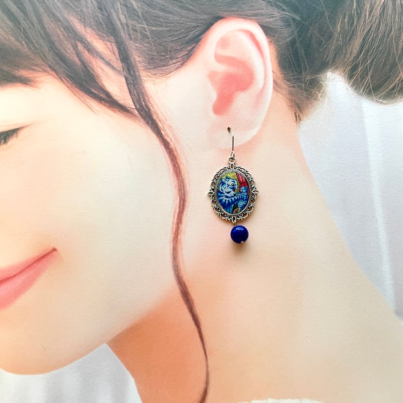 イヤリング変更OK】猫の画家ルイス・ウエインのアンティーク調ピアス