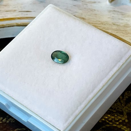 グリーンサファイヤ ルース 0.51ct