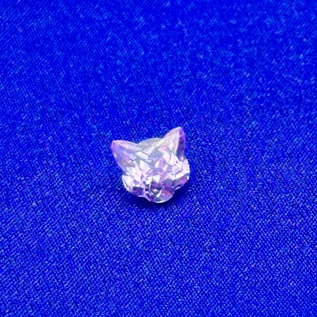 猫カットルース｜紫水晶のような輝き・お守り猫ストーン