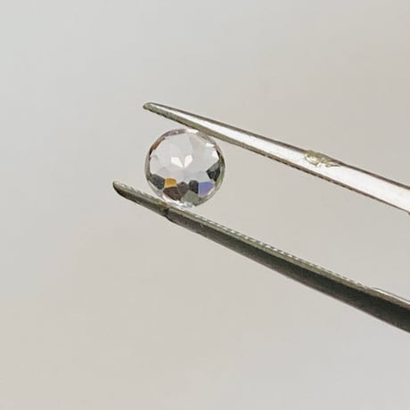 クンツァイト0.72ct ラウンド ブリリアンカット