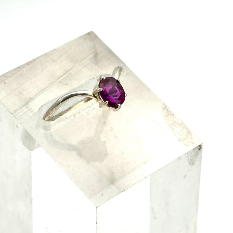 注目カラー宝石】ロードライトガーネットのV字デザインリング