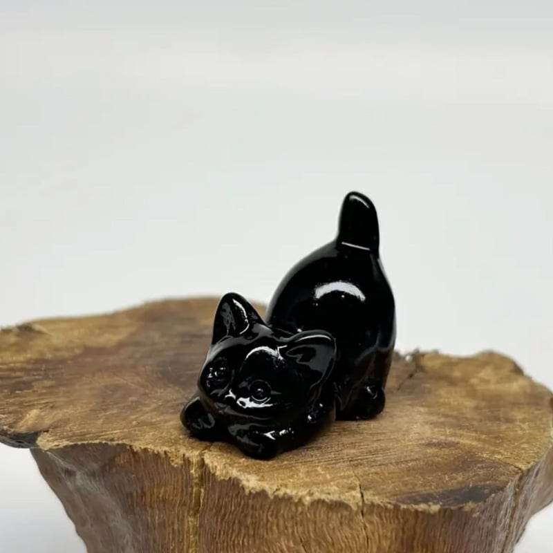 ねこ守りシリーズ】彫刻置物 福ねこ /黒曜石 遊び誘いポーズ