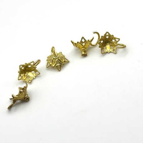 【真鍮製】花の石座ペンダントトップ空枠(5つセット）