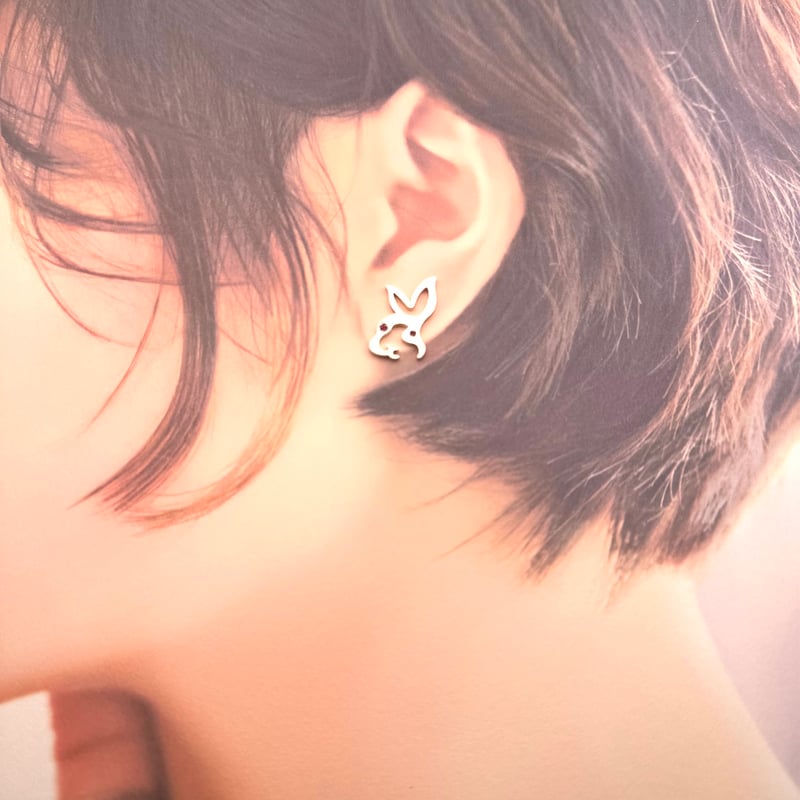 彫デザイン ルビー片耳用ピアス アクセサリ 