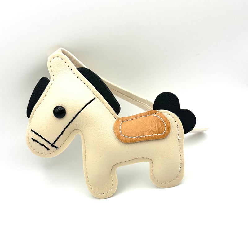お守りホース｜通し穴付き馬のレザーチャーム | ジュエリー春日